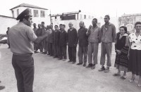 /album/cghacun-pour-lautre/prisonniers-arme%cc%81niens-le-jour-de-leur-libe%cc%81ration-de-la-prison-de-gobustan%2c-pre%cc%80s-de-bakou-%2830%29-jpg/